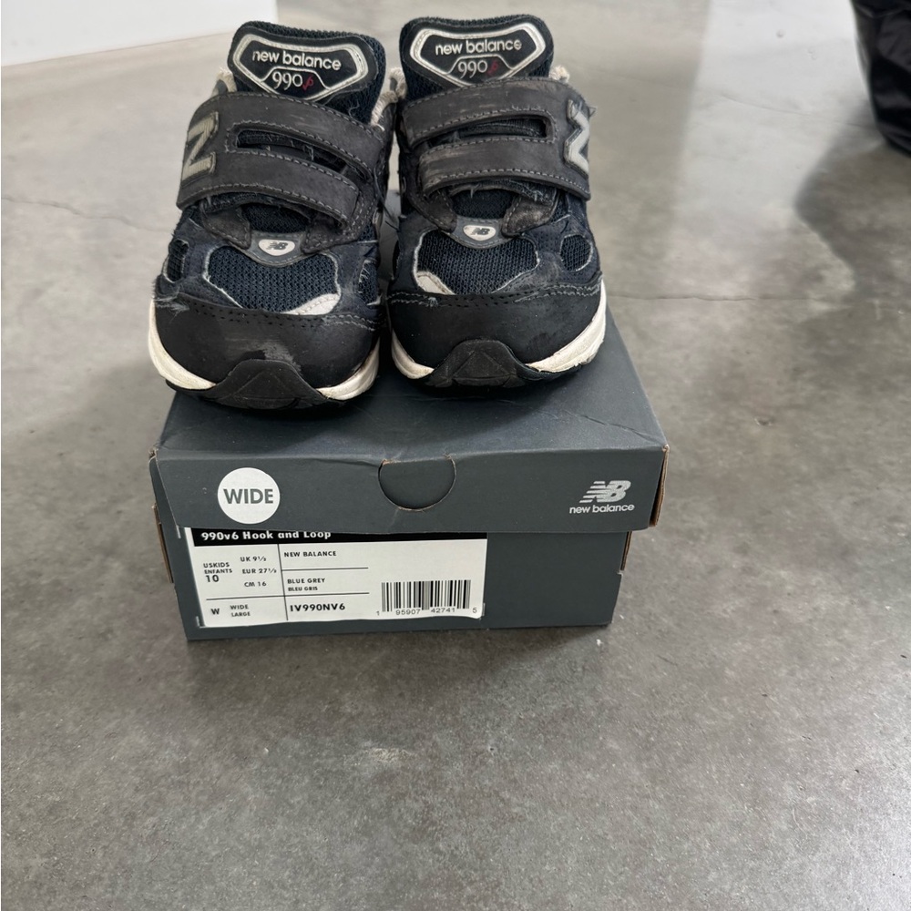 New Balance Black Sneakers with Velcro Straps